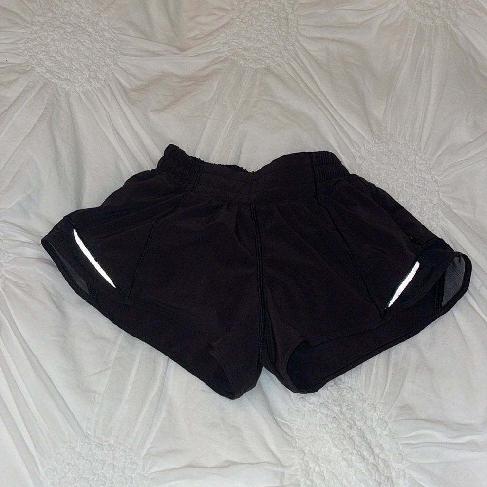 Lululemon Black Hotty Hot Shorts 2.5